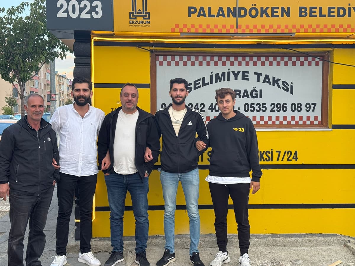 Close up on the taxi sign.